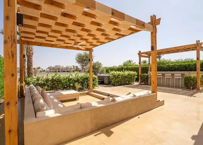 Shedwan Oasis, 4br, Jacuzzi & Lagoon Views Hébergement de vacances Hurghada